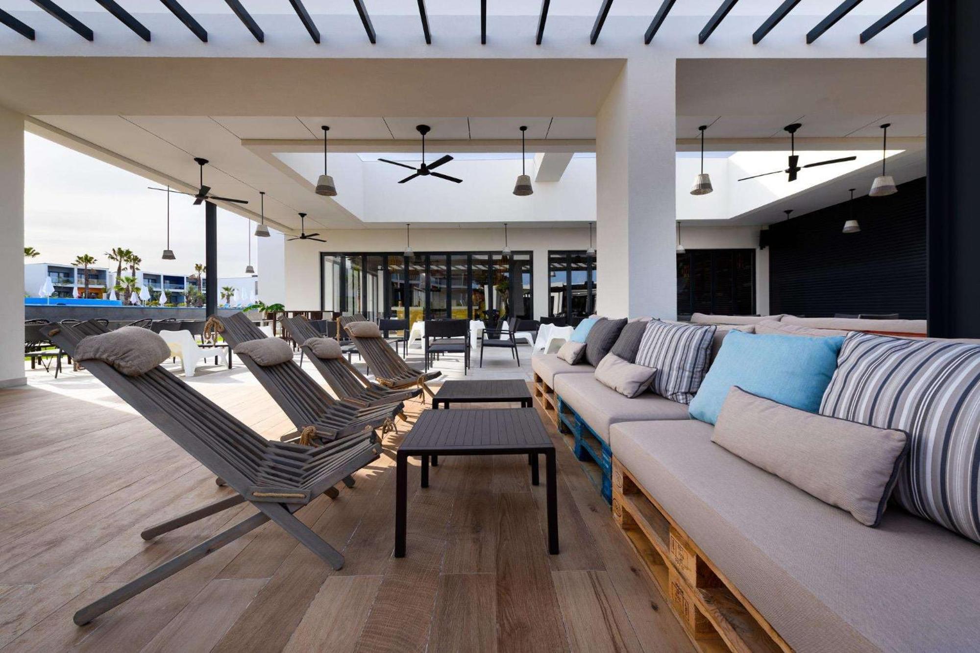 Tivoli Alvor Algarve Hotel Kültér fotó Rooftop lounge at the hotel